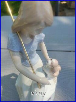LLADRO Picture Perfect LADY WITH UMBRELLA AND DOG #7612 ORIGINAL BOX