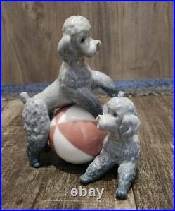 LLADRO Playful Dogs Gray Poodles withRed Ball Porcelain Figurine #1258 Retired