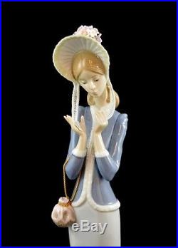 Lladro Rare Retired Figurine #1537 Stepping Out Lady Walking With Dog Mint