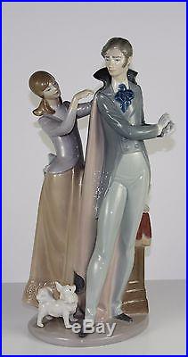 LLADRO READY TO GO #4996 FIGURINE YOUNG MAN & LADY WithDOG PERFECT