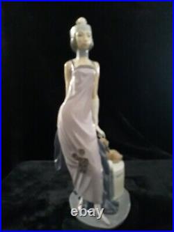 LLADRO. ROARING 20'S. FLAPPER GIRL WithDOG #5174. SIGNED BY JOSE LLADRO. NYC. 1990