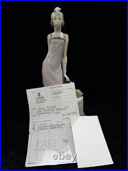 LLADRO. ROARING 20'S. FLAPPER GIRL WithDOG #5174. SIGNED BY JOSE LLADRO. NYC. 1990