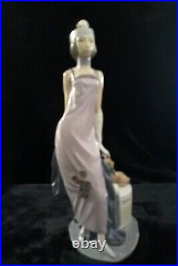 LLADRO. ROARING 20'S. FLAPPER GIRL WithDOG #5174. SIGNED BY JOSE LLADRO. NYC. 1990