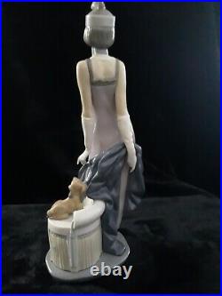 LLADRO. ROARING 20'S. FLAPPER GIRL WithDOG #5174. SIGNED BY JOSE LLADRO. NYC. 1990