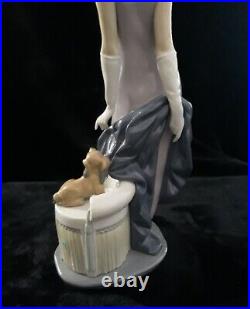 LLADRO. ROARING 20'S. FLAPPER GIRL WithDOG #5174. SIGNED BY JOSE LLADRO. NYC. 1990