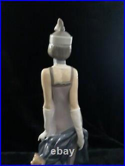 LLADRO. ROARING 20'S. FLAPPER GIRL WithDOG #5174. SIGNED BY JOSE LLADRO. NYC. 1990