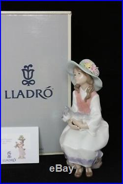 LLADRO SPAIN FIGURINE #6400 DAY DREAMS With BOX Girl with dog scottish and flowers