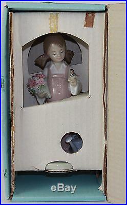 LLADRO SPRING #5217 FIGURINE GIRL WithBIRD & FLOWERS MINT WithBOX