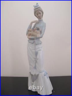 LLADRO Spain 4893 Woman WALK With DOG Large Porcelain Figurine