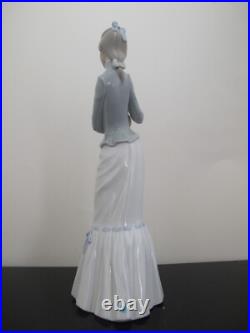 LLADRO Spain 4893 Woman WALK With DOG Large Porcelain Figurine