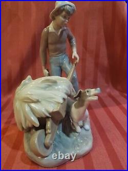 LLADRO Spain GARDNER IN TROUBLE Figureine 8.5 High, Retired In 1981