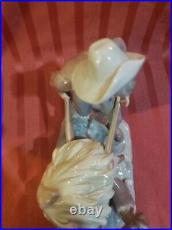 LLADRO Spain GARDNER IN TROUBLE Figureine 8.5 High, Retired In 1981