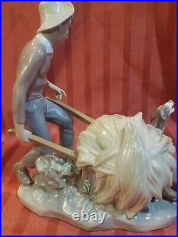 LLADRO Spain GARDNER IN TROUBLE Figureine 8.5 High, Retired In 1981