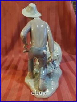 LLADRO Spain GARDNER IN TROUBLE Figureine 8.5 High, Retired In 1981