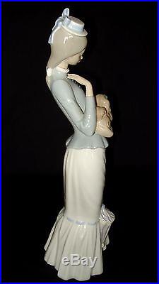 LLADRO WALK WITH THE DOG LARGE 15 in PORCELAIN FIGURINE #4893 RETIRED 2004 MINT