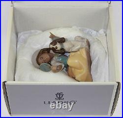 LLADRO WHO'S THE FAIREST #2313 FIGURE GIRL, DOG, MIRROR GRES MINT WithBOX