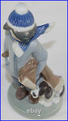 LLADRO WINTER #5220 FIGURINE BOY WITH DOG MINT WithBOX