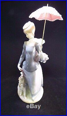 LLadro #4914 Lady With Shawl & Dog Figurine Retired Original Box