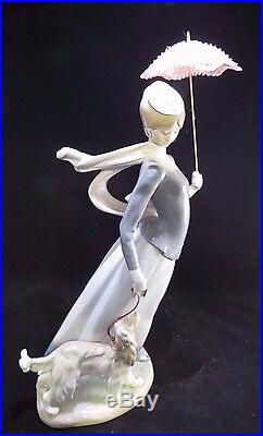 LLadro #4914 Lady With Shawl & Dog Figurine Retired Original Box