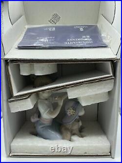 LLadro Figurine #6862 An Elegant Touch Girl Puppy Dog with Original Box 2001