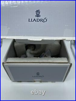 LLadro Figurine #6862 An Elegant Touch Girl Puppy Dog with Original Box 2001