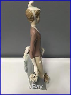 LLadro Glossy Figurine 4761 Woman w Parasol Walking Papillon Dog in Box MINT 14