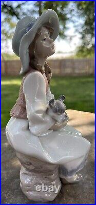 LLadro Retired Figurine Daydreams #6400 Girl in Hat Holding Dog No Box MINT