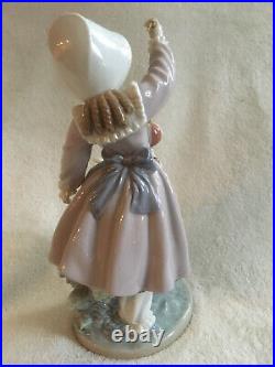 LLadro Teasing The Dog Figurine #5078 Retired- Mint Condition