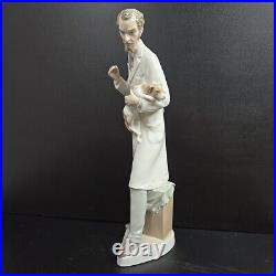 LLadro Veterinarian Injecting Puppy Porcelain Figurine #4825 Retired Excellent