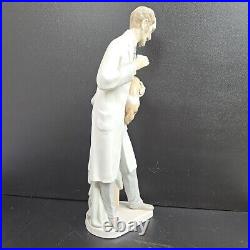 LLadro Veterinarian Injecting Puppy Porcelain Figurine #4825 Retired Excellent