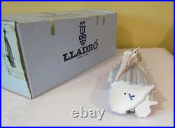 LOVELY LLADRO #4761 WOMAN WITH DOG- RETIRED- EXCELLENT/MINT withORIGINAL BOX