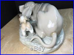 Large Early Lladro Bloodhound Dog With Basset Hound Puppy Figurine