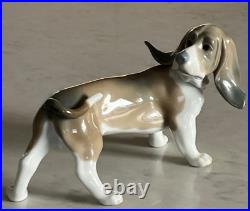 Lladro 1066 Bassett Basset Hound Puppy Dog looking backwards MWOB, RV$525