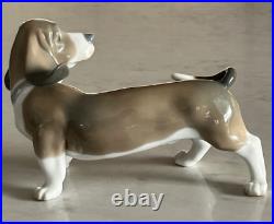 Lladro 1066 Bassett Basset Hound Puppy Dog looking backwards MWOB, RV$525