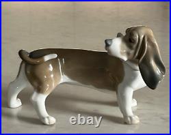 Lladro 1066 Bassett Basset Hound Puppy Dog looking backwards MWOB, RV$525