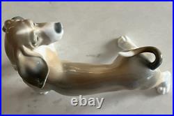 Lladro 1066 Bassett Basset Hound Puppy Dog looking backwards MWOB, RV$525