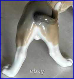 Lladro 1066 Bassett Basset Hound Puppy Dog looking backwards MWOB, RV$525