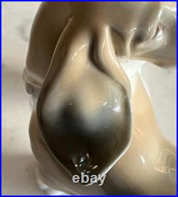 Lladro 1066 Bassett Basset Hound Puppy Dog looking backwards MWOB, RV$525