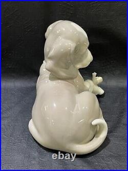 Lladro 1139 Beagle Puppy Dog and Snail on Paw Porcelain Figurine