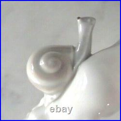 Lladro 1139 Dog and Snail curious puppy staring at snail on paw MWOB, RV$480