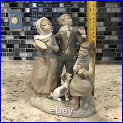 Lladro #1239 Boy Girl Dog Singing Christmas Carols Glossy Porcelain Figurine