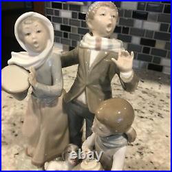 Lladro #1239 Boy Girl Dog Singing Christmas Carols Glossy Porcelain Figurine