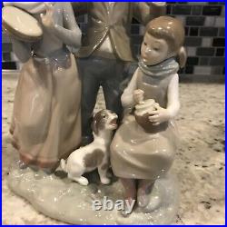 Lladro #1239 Boy Girl Dog Singing Christmas Carols Glossy Porcelain Figurine