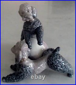 Lladro 1258 (1258.2) Playing Poodles (Gray) puppy dogs gray ball -MWOB, RV$755