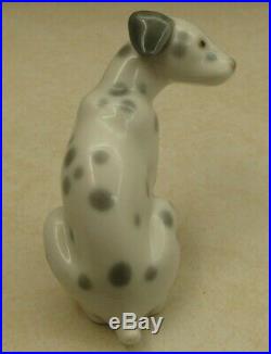Lladro 1260 Dalmatian Dalmatian puppy dog sitting MWOB, RV$525