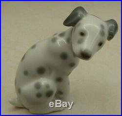 Lladro 1260 Dalmatian Dalmatian puppy dog sitting MWOB, RV$525