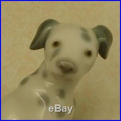 Lladro 1260 Dalmatian Dalmatian puppy dog sitting MWOB, RV$525