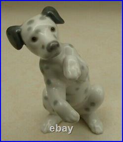 Lladro 1262 Dalmatian Dalmatian puppy dog begging/shaking MWOB, RV$495