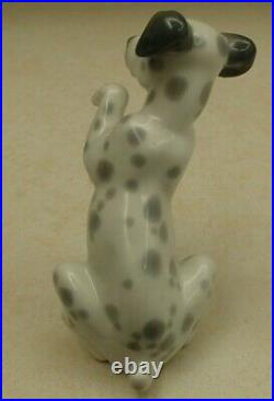 Lladro 1262 Dalmatian Dalmatian puppy dog begging/shaking MWOB, RV$495