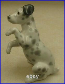 Lladro 1262 Dalmatian Dalmatian puppy dog begging/shaking MWOB, RV$495